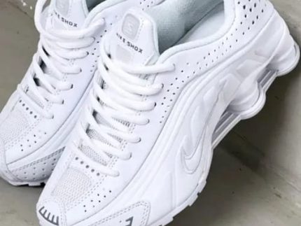 Nike Shox R4 Triple White sneakers